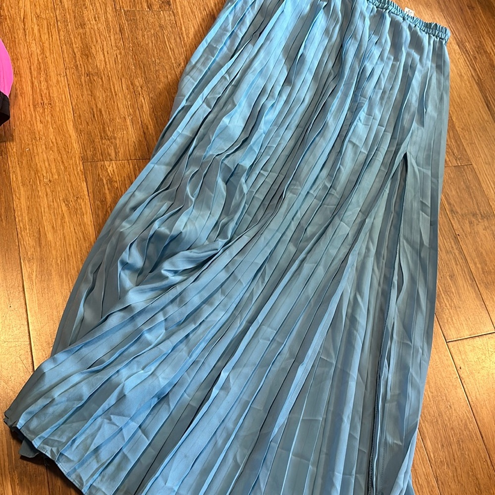 Maxi skirt with slit